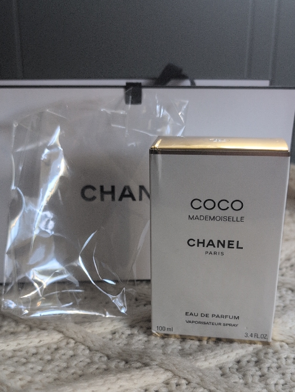 New CHANEL Coco Mademoiselle Eau de Parfum 3.4 Oz — Gold & White Packaging - Picture 5 of 5
